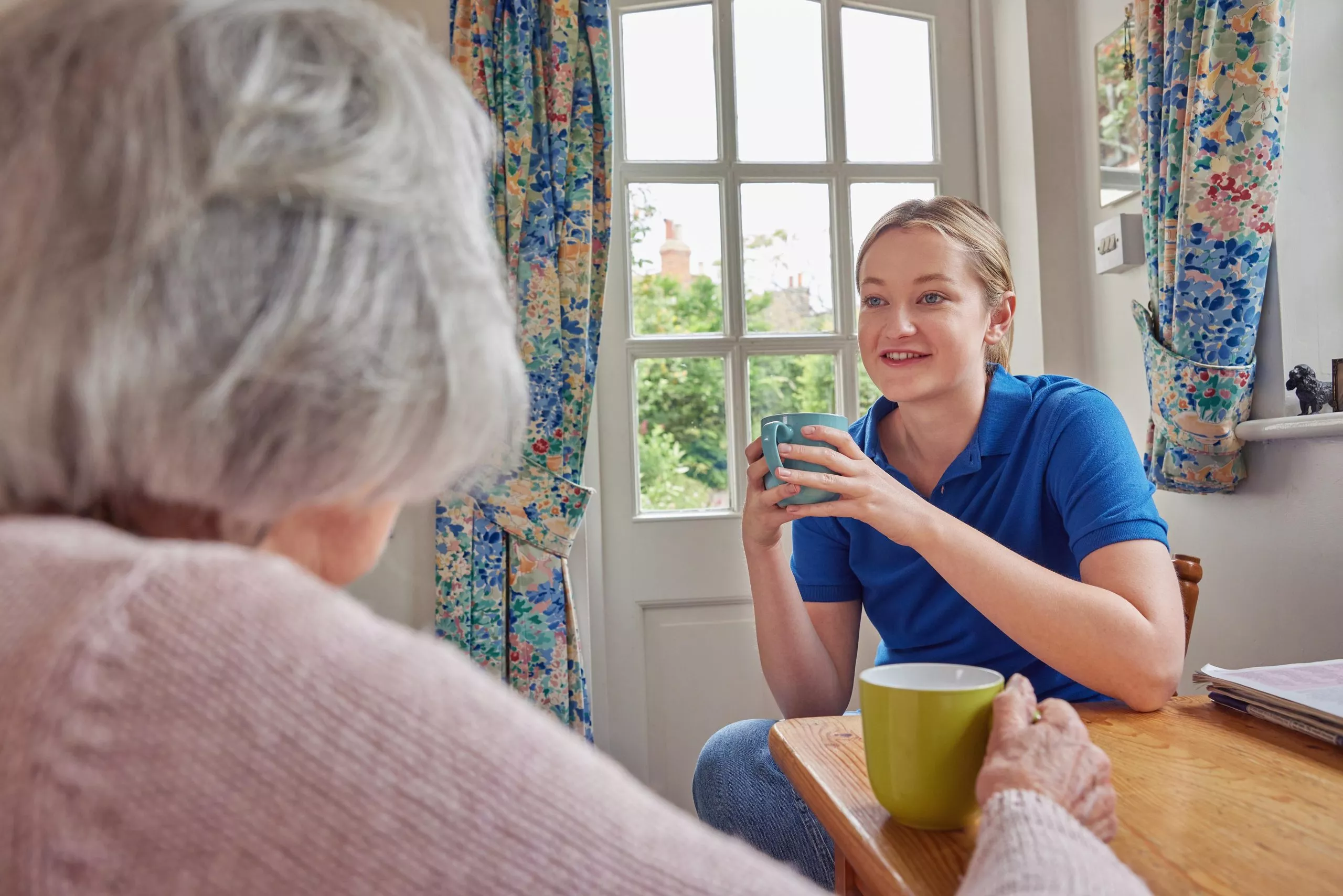 Female,home,help,having,cup,of,tea,with,lonely,senior